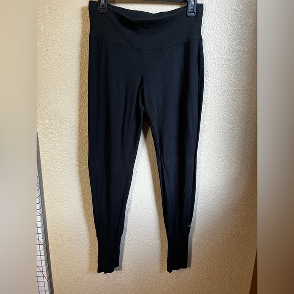 Alo Yoga Jogger Pants with Ribbed Ankles - Picture 2 of 6